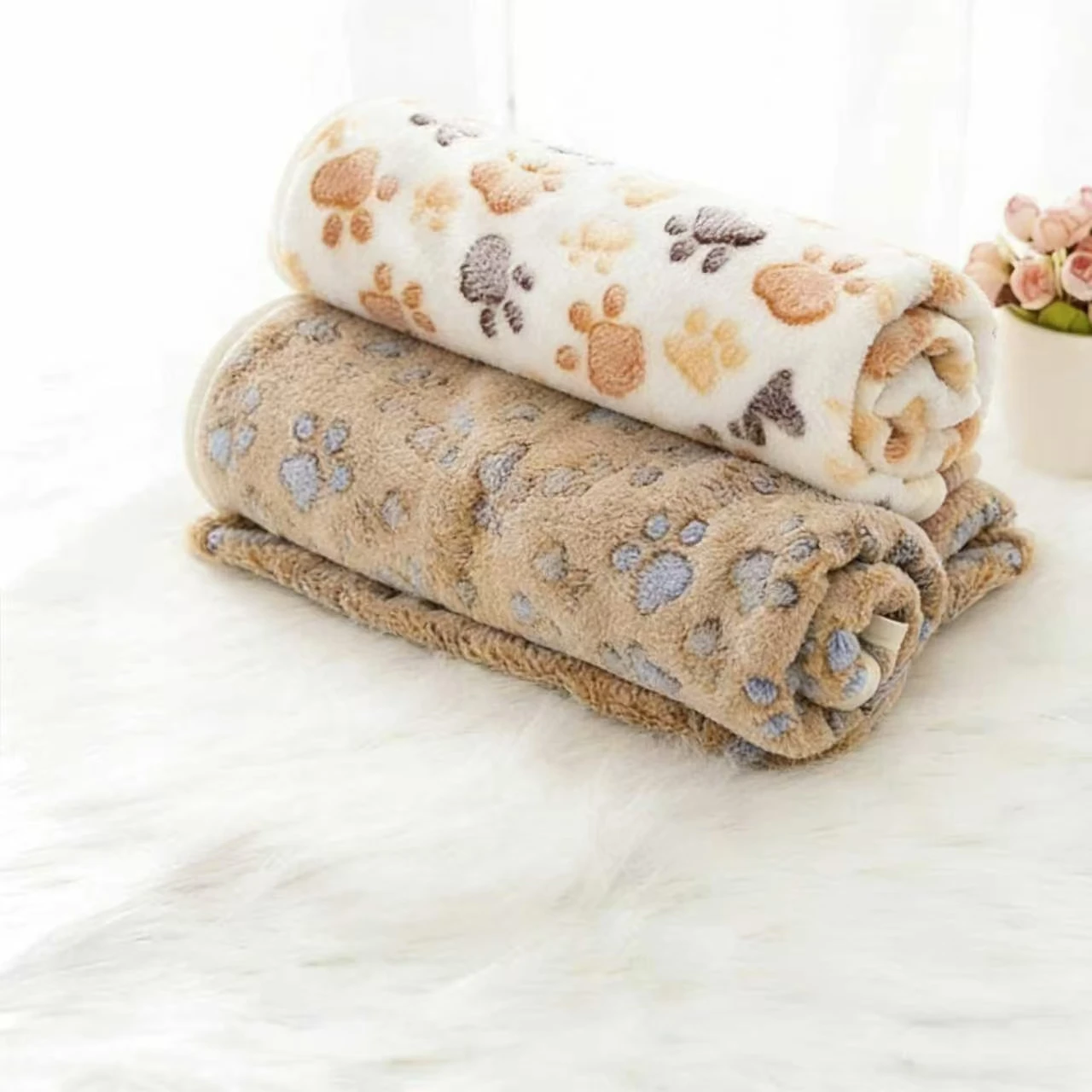 Soft and Skin Friendly Pet Sleeping Blanket Dog Paw Printed Warm Pad Suitable for All Seasons 1005011991943175