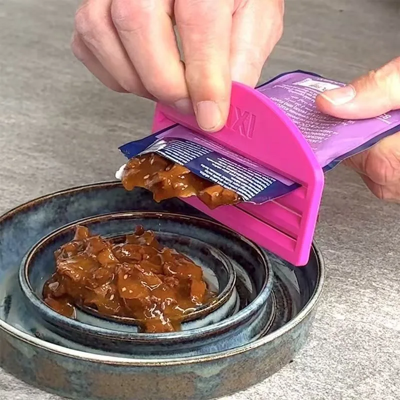 Cat Food Squeezing Practical Tool, Pet Feeding Aid, Compact Design, Durable Plastic 1005012088298607